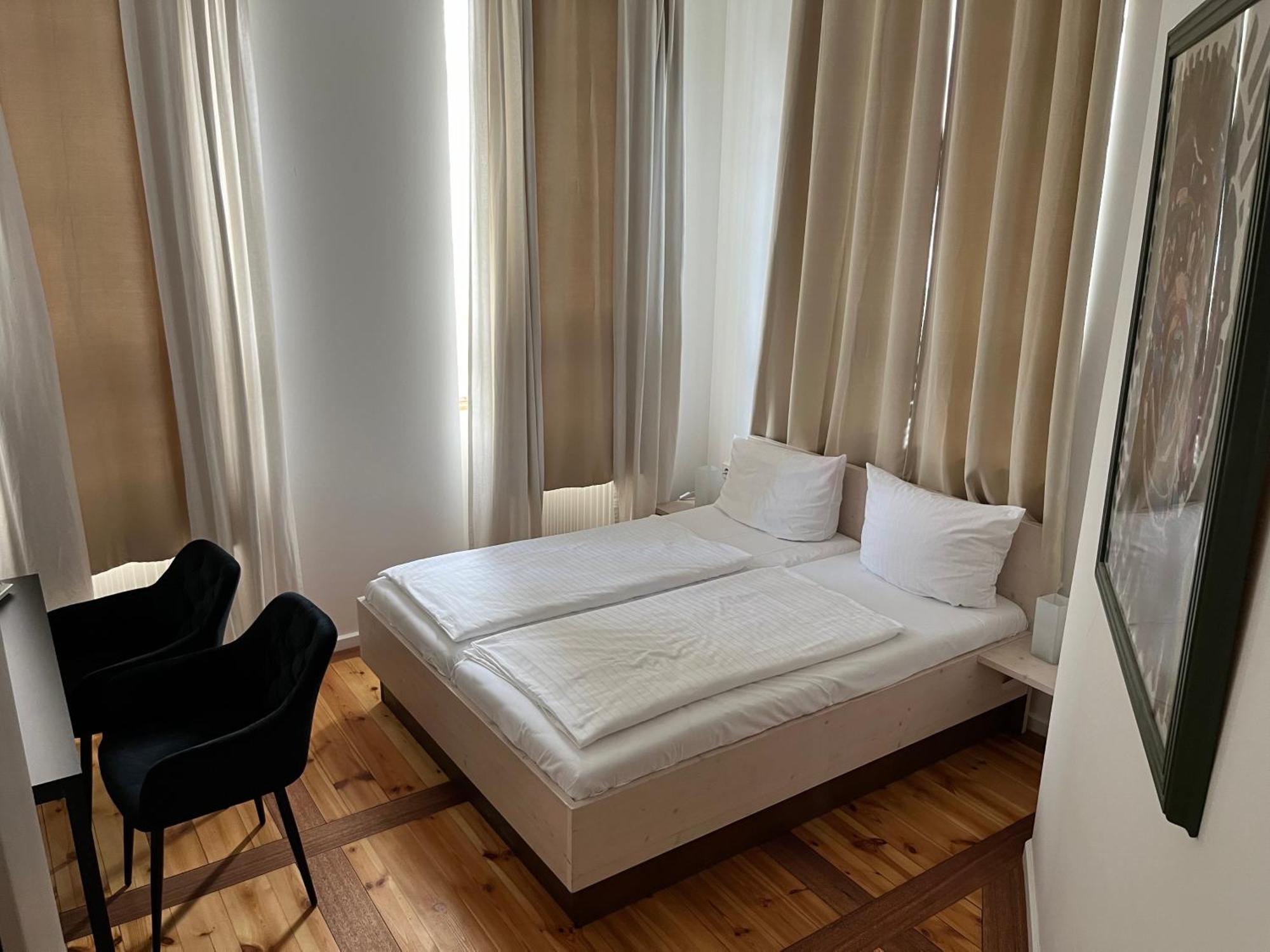 Hotel Hahn Gondelsheim Oda fotoğraf